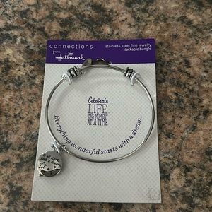 Bangle Bracelet “It All Starts With a Dream”